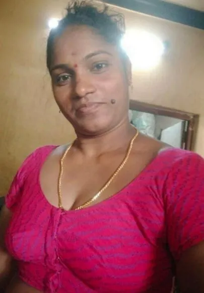 তামিল স্ত্রী শাড়ি খুলে নগ্ন শরীরের বক্ররেখা দেখাচ্ছে - ছবি 2