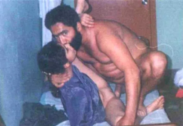 গ্রামের মেয়েটি নগ্ন হয়ে প্রেমিকের সাথে আনন্দ করছে