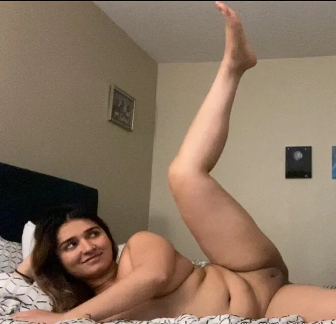 শৃঙ্গাকার পরিণত স্ত্রী বসের সাথে নগ্ন সম্পর্ক